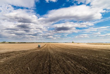 Arazi hazırlama traktör 