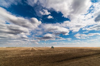 Arazi hazırlama traktör 