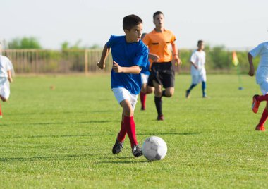 oğlan tekme futbol topu 