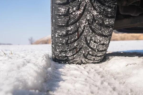 Neumáticos en invierno —  Fotos de Stock