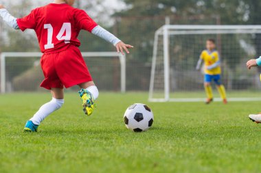 oğlan tekme futbol topu 