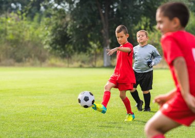 oğlan tekme futbol topu 