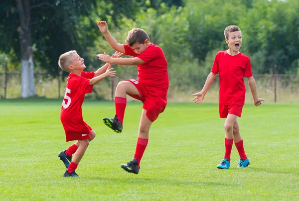 Futbol takımı kutluyor — Stok fotoğraf