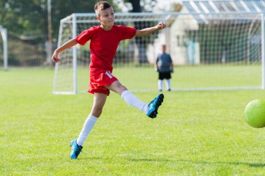 oğlan tekme futbol topu 