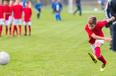 oğlan tekme futbol topu 
