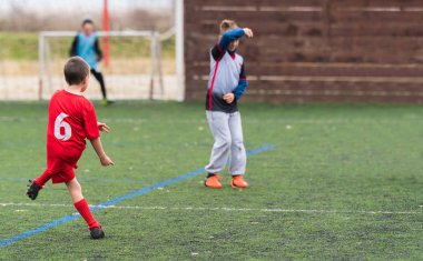 oğlan tekme futbol topu 