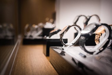 Saatler lüks mağaza