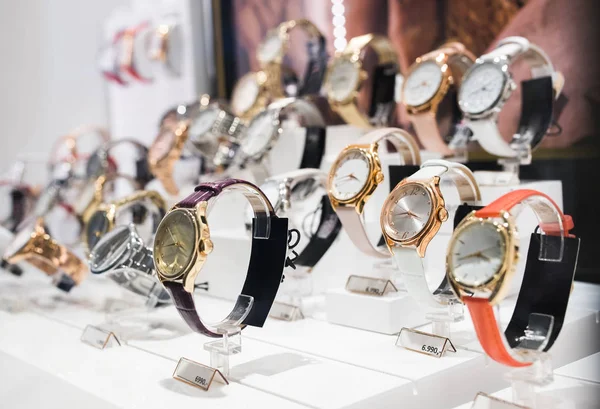 Saatler lüks mağaza