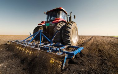 Arazi hazırlama traktör 