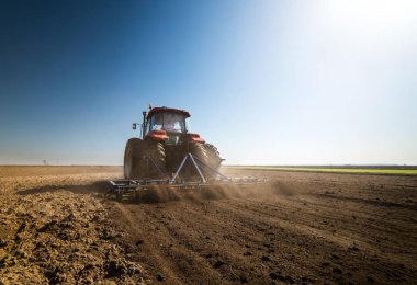 Arazi hazırlama traktör 