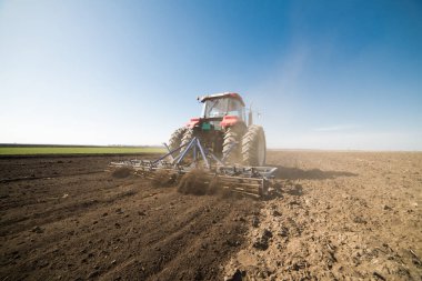 Arazi hazırlama traktör 