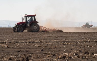 Arazi hazırlama traktör 