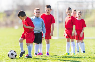 Çocuklar futbol futbol - çocuk oyuncu maçtan önce egzersiz 