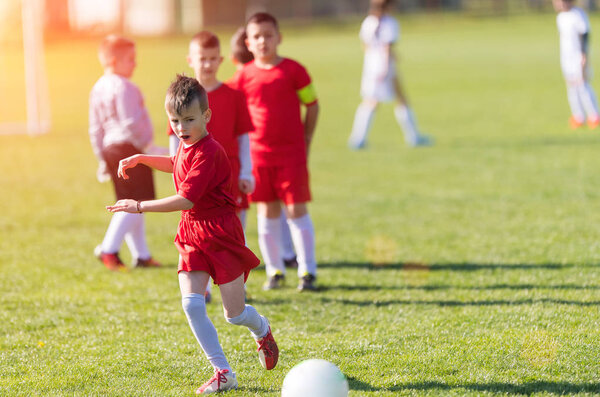 Детский футбол - детские игры на футбольном поле
 