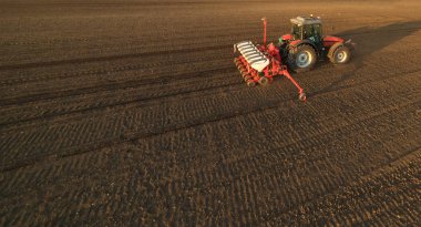 Çiftçi tohum - tarımsal alan bitkileri Ekim traktör ile