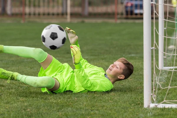 Goalkeeper used hands for catches the ball in match game — Stock Photo, Image