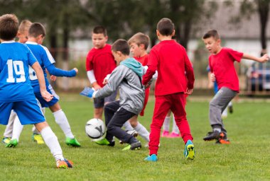 Genç çocuk oyuncular futbol maç futbol sahası