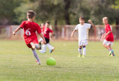 Genç çocuk oyuncular futbol maç futbol sahası