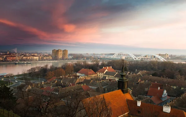 Panorama photo view at sunrise of the city and the river — Stock Photo, Image