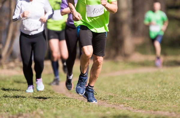 Marathon kör lopp, människor fötter — Stockfoto