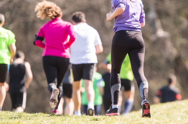 Maratón běží závod, lidé nohy — Stock fotografie