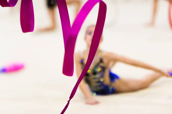 Ritmische gymnastiek competitie - wazig — Stockfoto