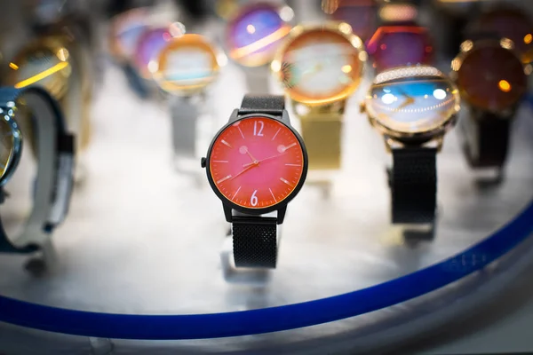 Teure Uhr Steht Luxusladen Zum Verkauf — Stockfoto