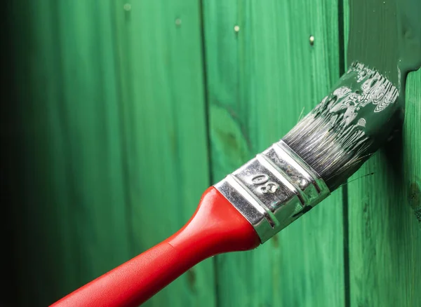 Schilderen Van Houten Oppervlak Met Een Penseel — Stockfoto