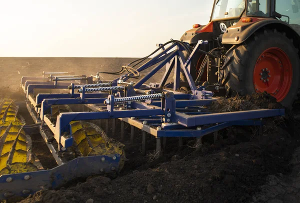 Agricultor Preparando Seu Campo Trator Pronto Para Primavera — Fotografia de Stock