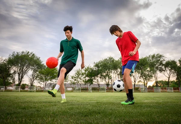 Squadra Calcio Che Pratica Sul Campo Calcio — Foto Stock