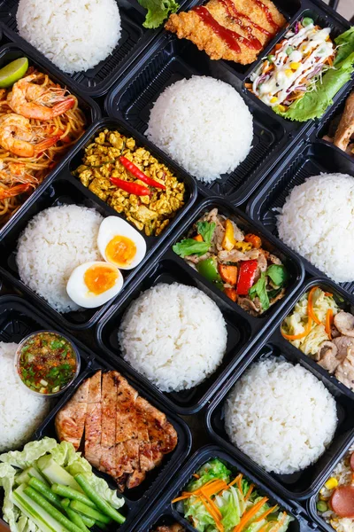 Variété Boîtes de repas thaïlandais . Images De Stock Libres De Droits