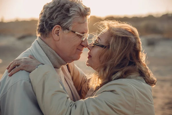 Hugging senior couple — Stock Photo, Image