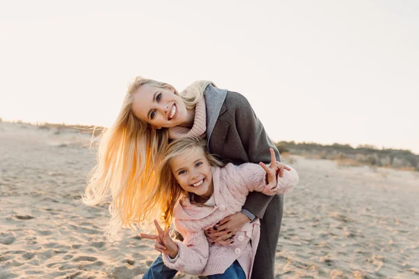 Mutter und Tochter — Stockfoto