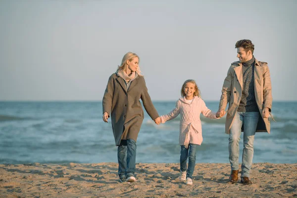Parents holding hands with daughter — Stock Photo, Image