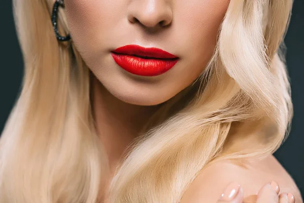 Vista Recortada Modelo Con Piel Perfecta Labios Rojos Aislado Gris —  Fotos de Stock