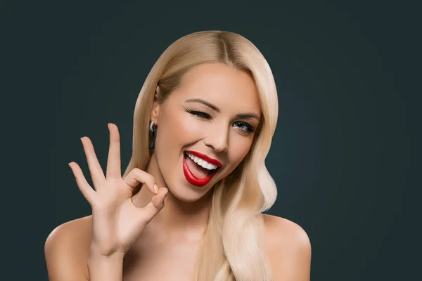 Woman showing okey sign — Stock Photo, Image