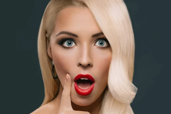 Shocked glamorous woman — Stock Photo, Image