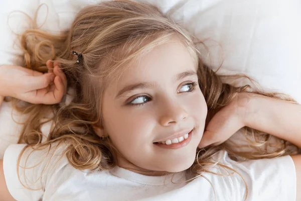 Top View Smiling Adorable Child Lying Bed Looking Away — Stock Photo, Image