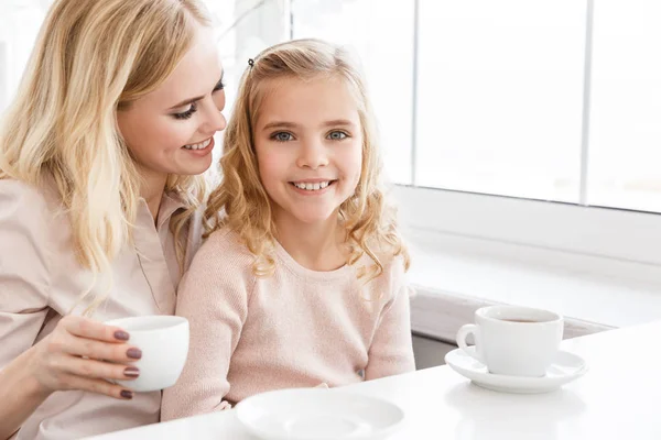 Mother and daughter — Stock Photo, Image