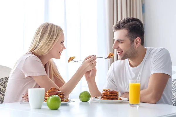 Feeding — Stock Photo, Image