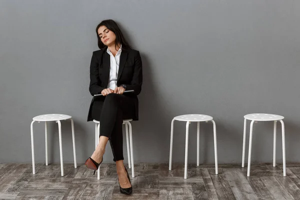 Mujer de negocios cansada — Foto de Stock