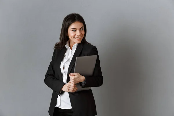 Portrait Smiling Businesswoman Laptop Grey Wall Background — Stock Photo, Image