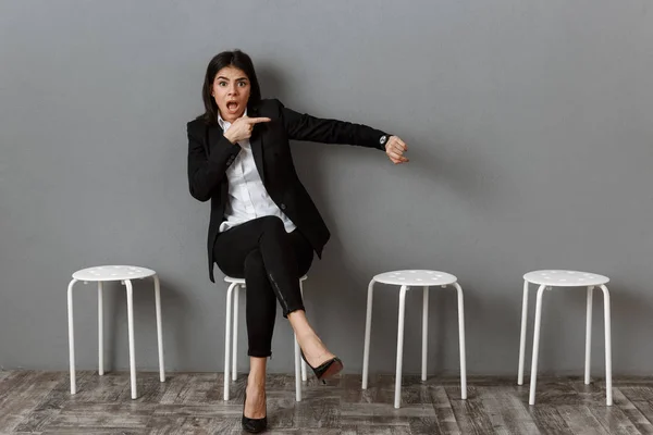 Pointing at watch — Stock Photo, Image