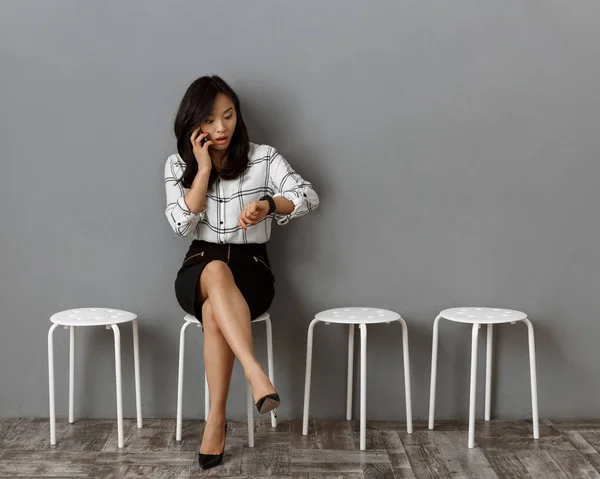 Checking time — Free Stock Photo