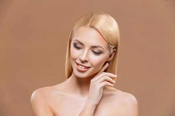 Schöne Blonde Frau — Stockfoto