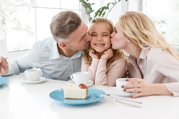 Kissing — Stock Photo