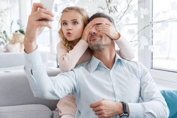 Covering eyes — Stock Photo