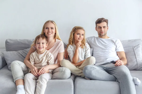 Fernsehen gucken — Stockfoto