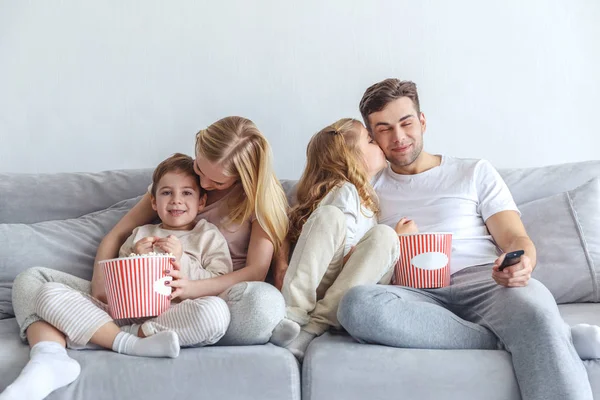 Family on couch — Stock Photo