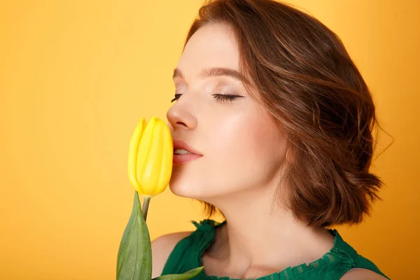 Smelling flower — Stock Photo